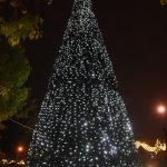 Ανάψαμε το Χριστουγεννιάτικο δέντρο του Προαστίου μας στην πλατεία Χρυσοχόου.